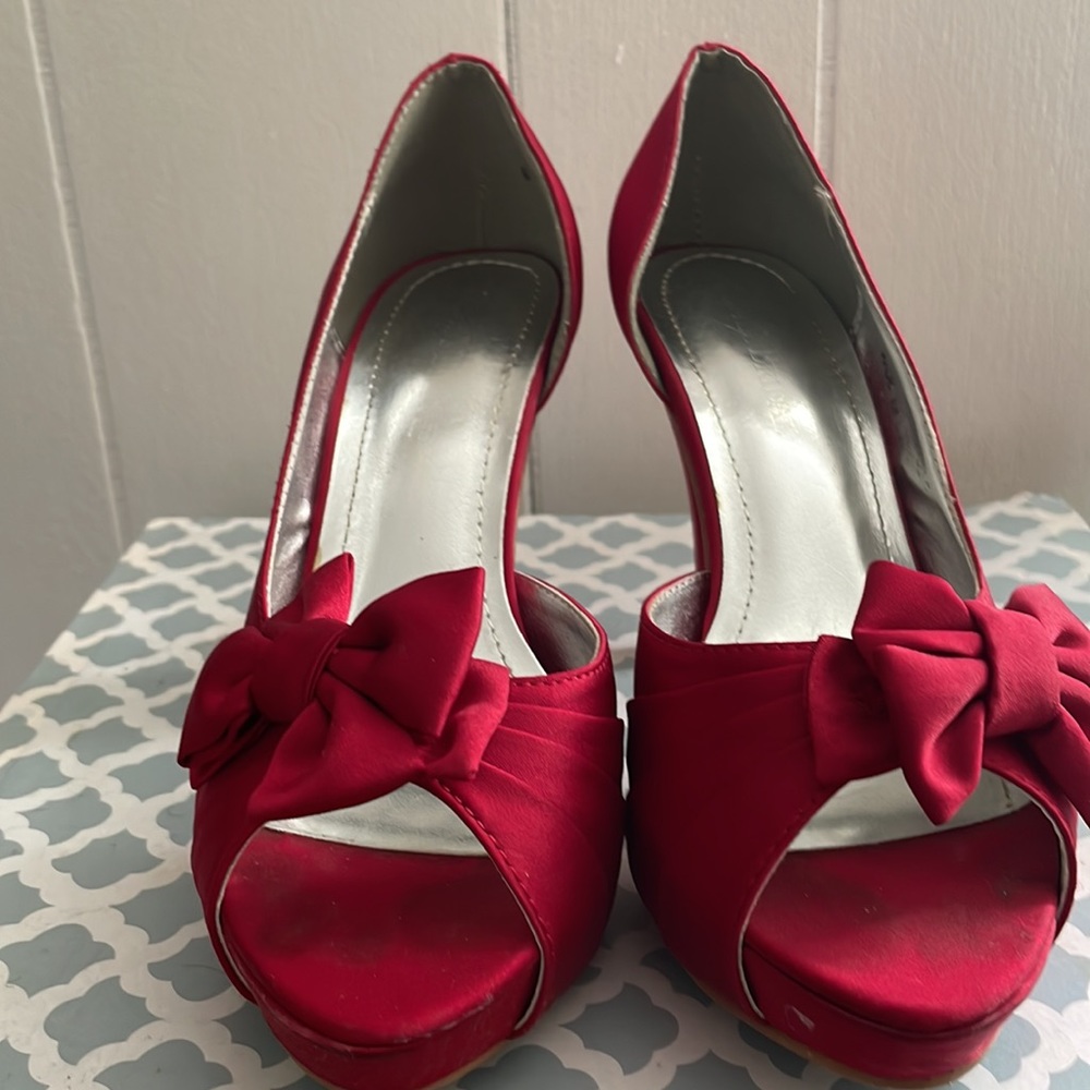 Michaelangelo Maribelleapple satin heels